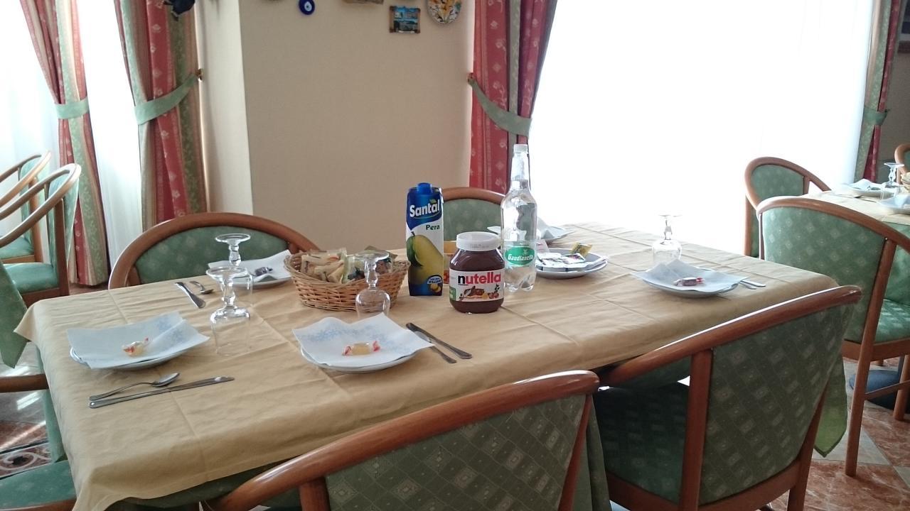 Hotel Holiday House 圣乔瓦尼·罗通多 外观 照片