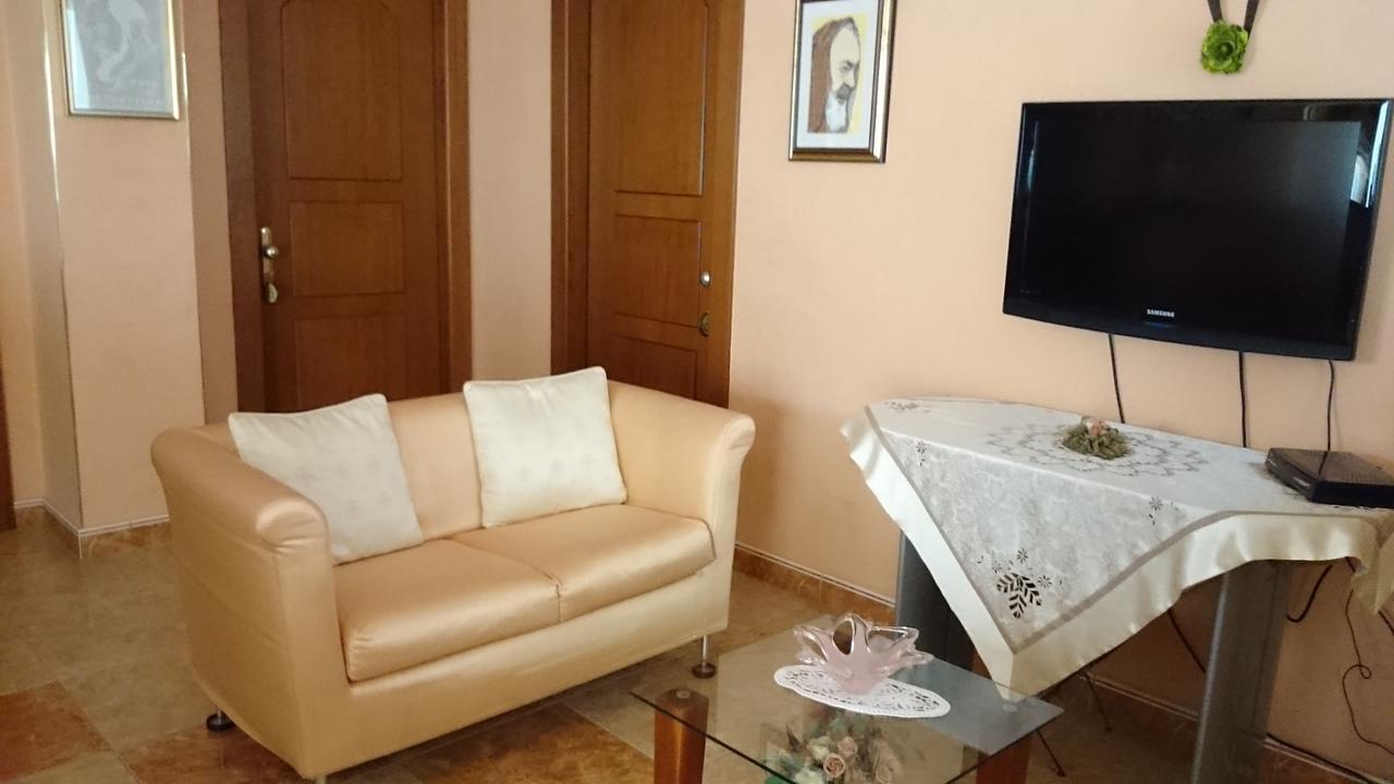 Hotel Holiday House 圣乔瓦尼·罗通多 外观 照片