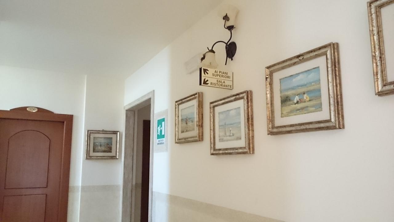 Hotel Holiday House 圣乔瓦尼·罗通多 外观 照片