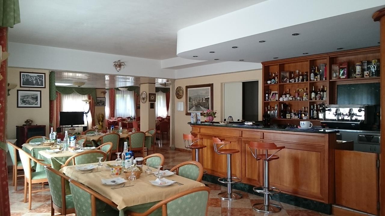 Hotel Holiday House 圣乔瓦尼·罗通多 外观 照片