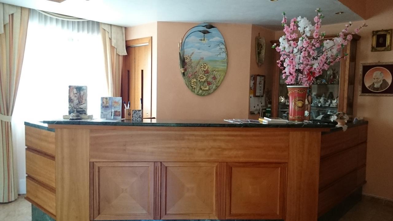 Hotel Holiday House 圣乔瓦尼·罗通多 外观 照片
