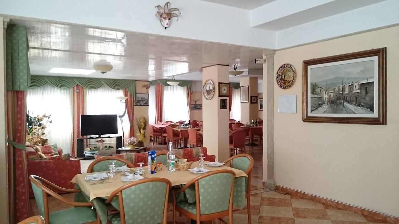 Hotel Holiday House 圣乔瓦尼·罗通多 外观 照片