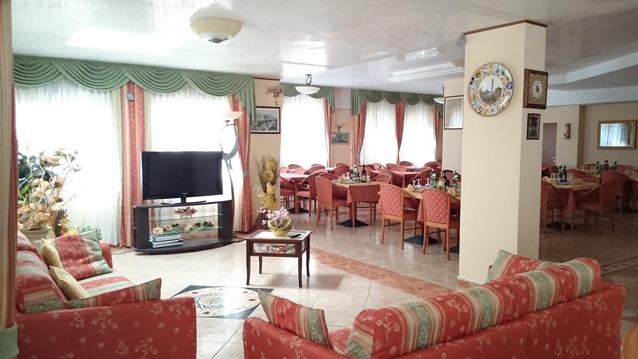 Hotel Holiday House 圣乔瓦尼·罗通多 外观 照片