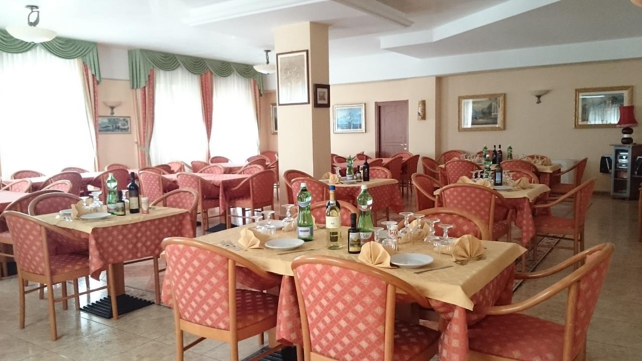 Hotel Holiday House 圣乔瓦尼·罗通多 外观 照片